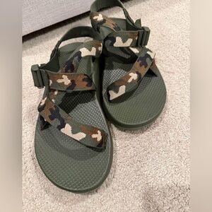 Chacos like new men’s size 8